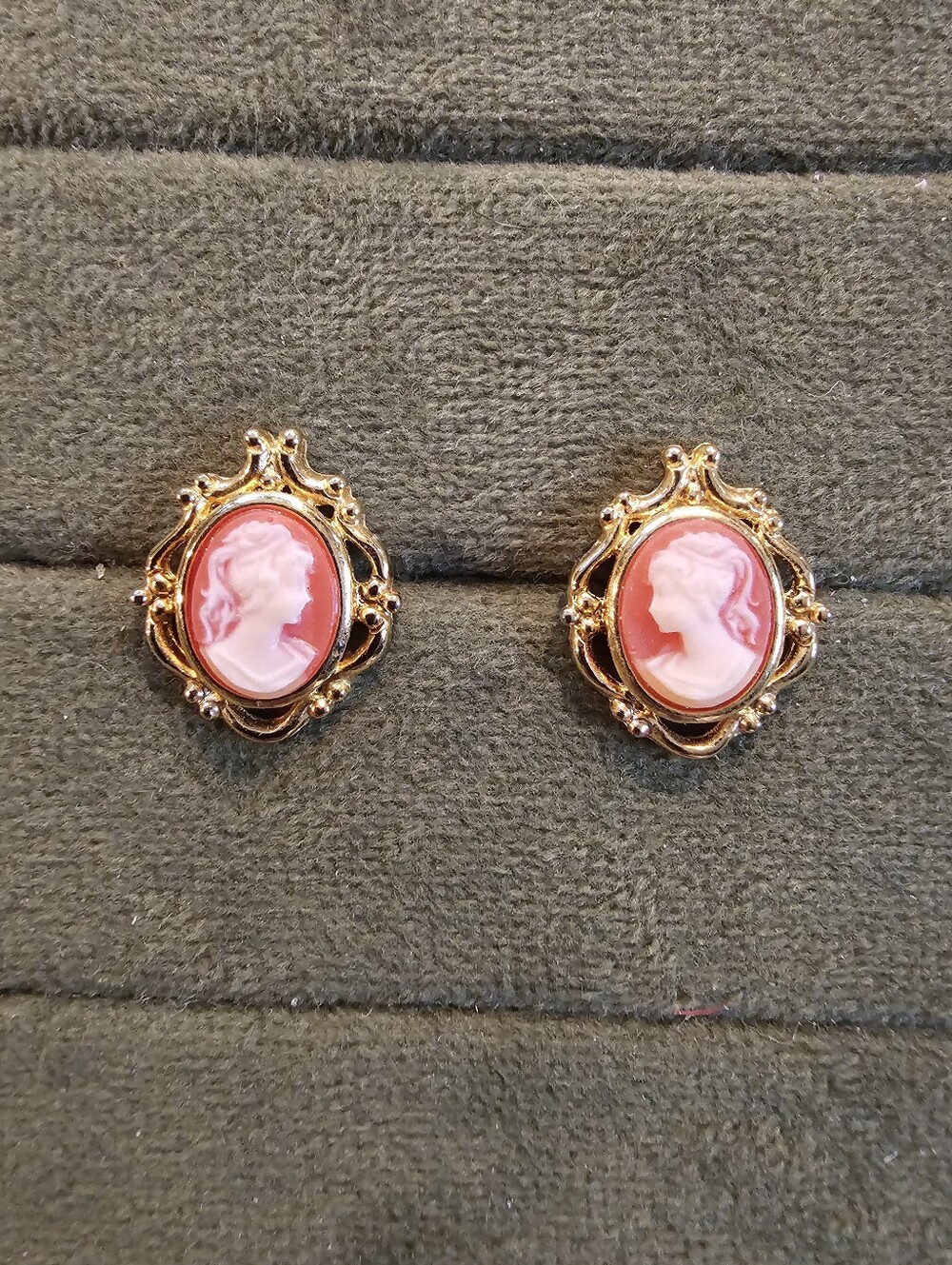 Vintage Cameo Avon Earrings